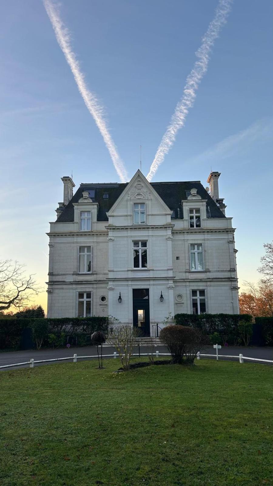 Отель Domaine De La Tortiniere Veigne Экстерьер фото